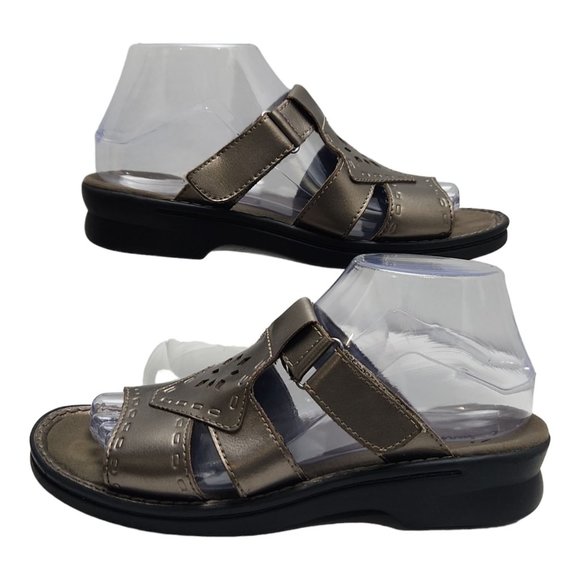 Clarks Slip On Sandal womens Shoe Size 7 Hook/Loop Strap Pewter Leather Upper - Picture 1 of 9